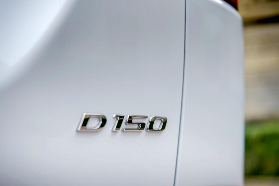 Логотип Jaguar E-Pace D150 2018 года  (UK) (фото 30 из 39)